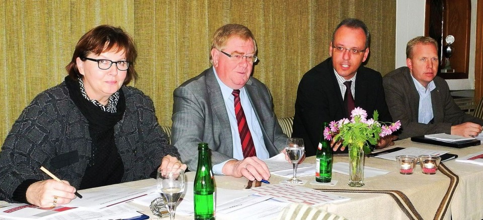 Bild: (v.l.) Astrid Birkhahn MdL, Reinhold Sendker MdB, Joachim Fahnemann und Henning Rehbaum MdL.