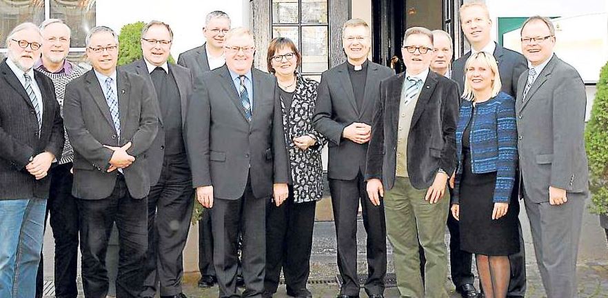 Unter der Leitung des CDU-Kreisvorsitzenden Reinhold Sendker und Weihbischof Dr. Stefan Zekorn trafen sich führende Vertreter des CDU-Kreisvorstandes und der katholischen Kirche. 