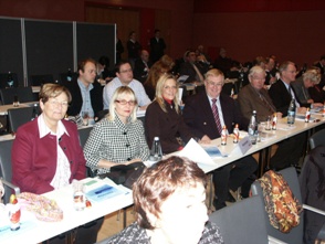 zeigt Delegierte aus dem CDU-Kreisverband Warendorf-Beckum auf der Duisburger Landesvertreterversammlung